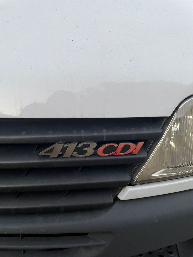 Mercedes sprinter 413 cdi
Cilindrada : 2200 
Equipada com vidros eléct