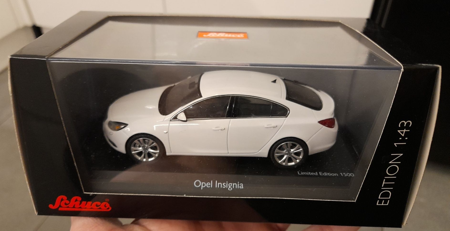 Modelik Opel Insignia Nowa 1:43