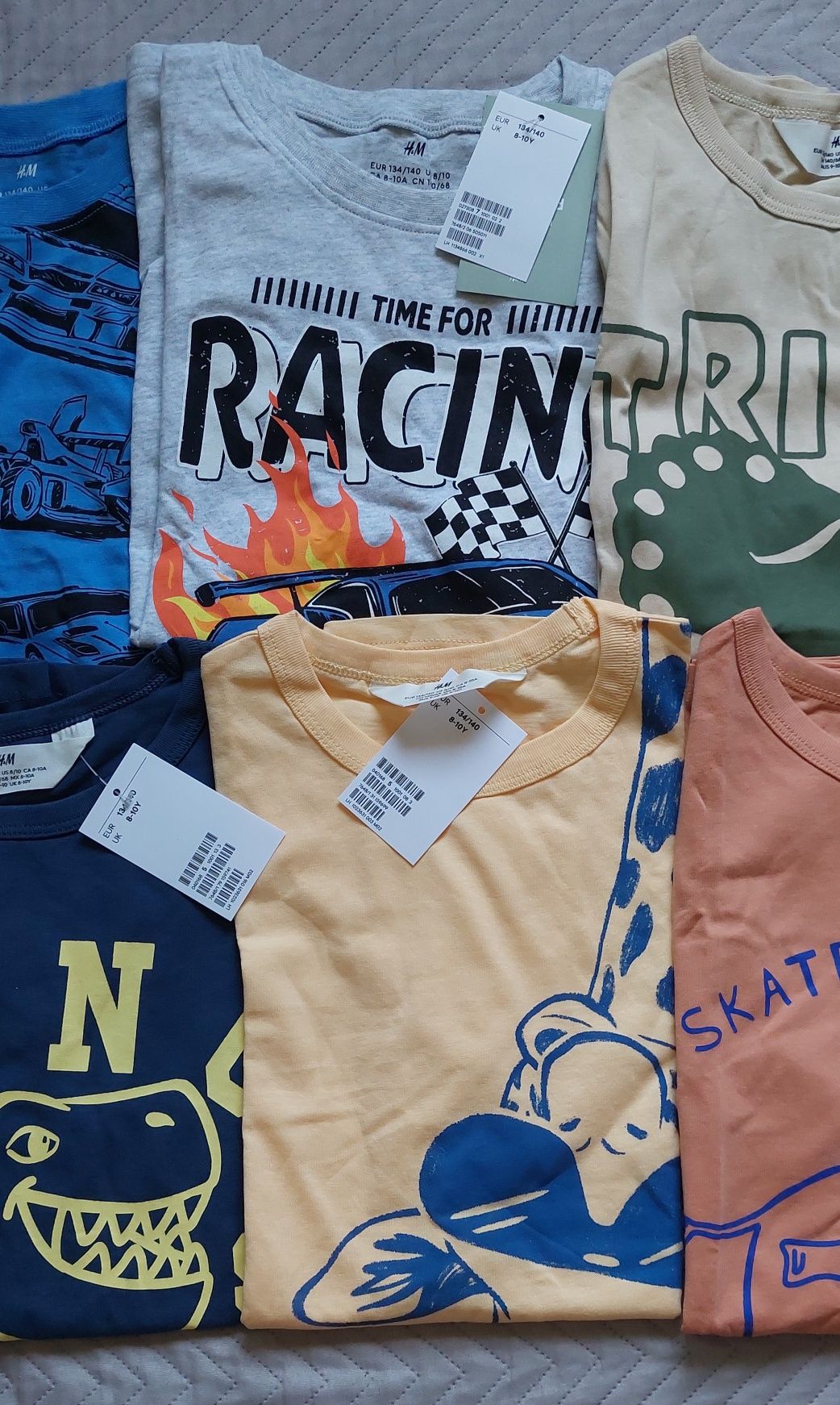 NOWE koszulki H&M 5 sztuk tshirt 134 140 auto pojazd wyścigowy dinozau
