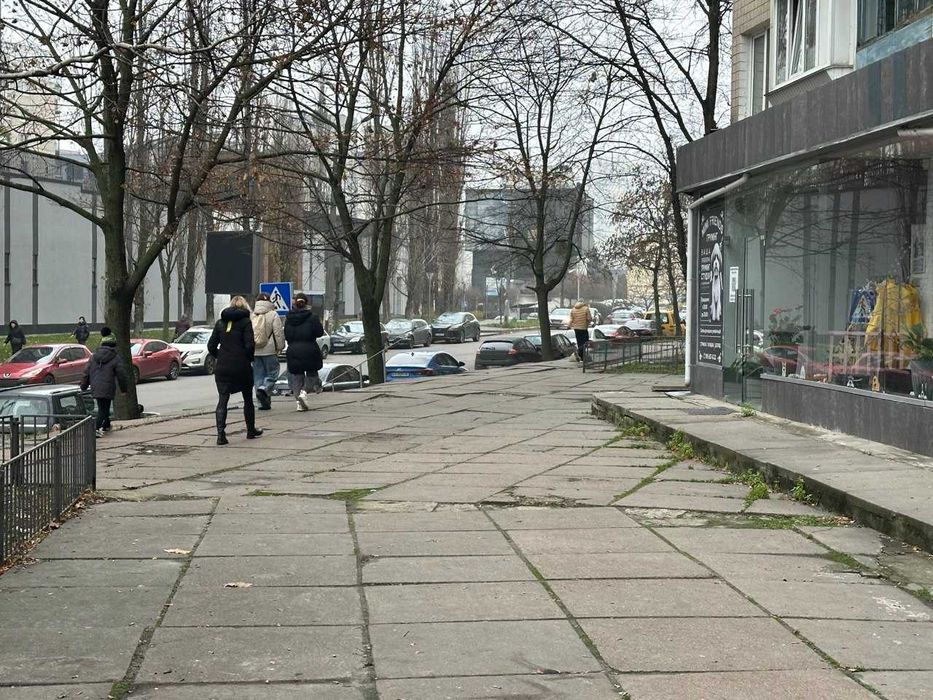 Здам фасад 85 м2 на вул. Кудряшова /Ліпкивського Залізнчнй. Вокзал