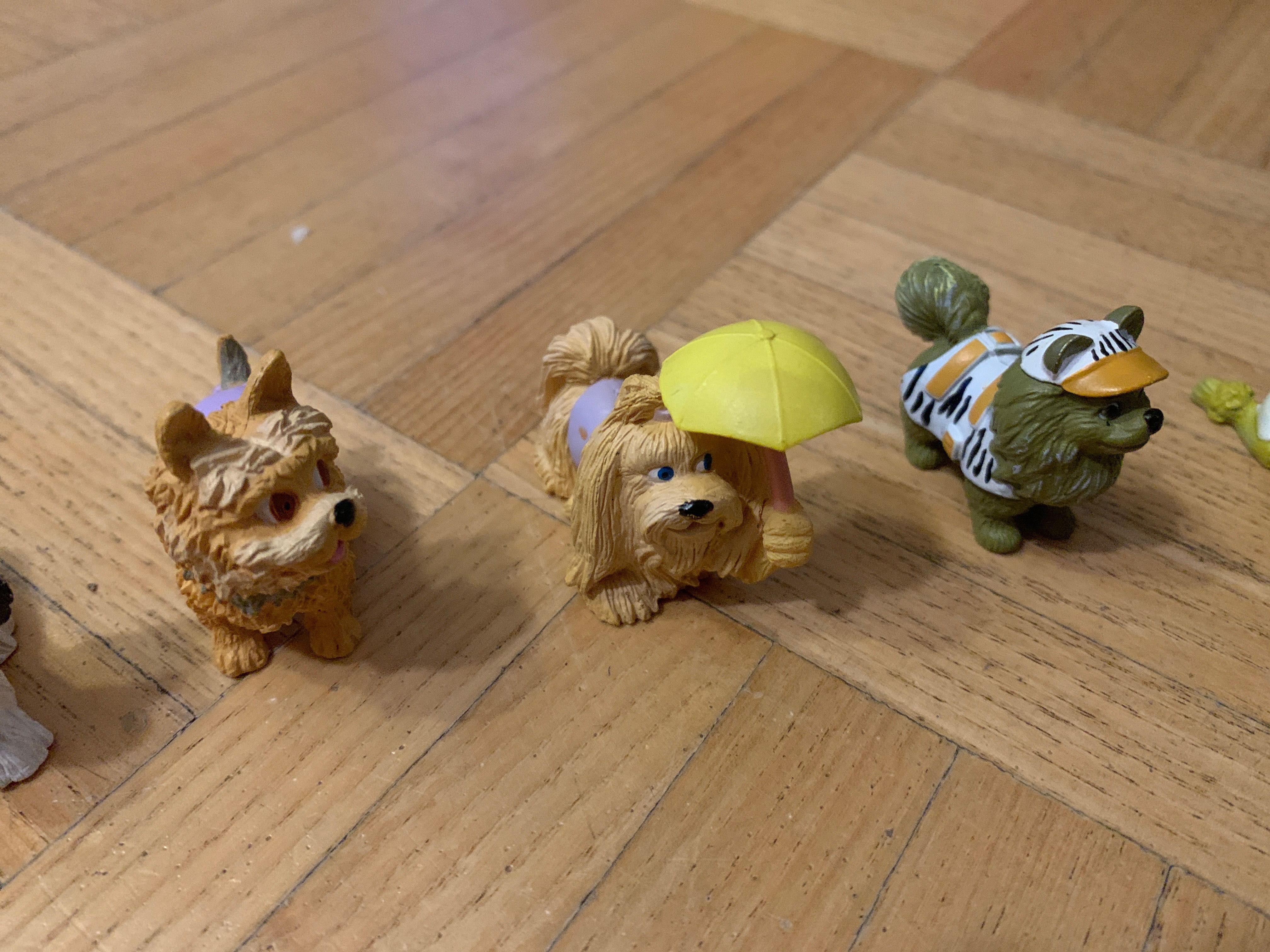 Zabawkowe pieski, figurki psów