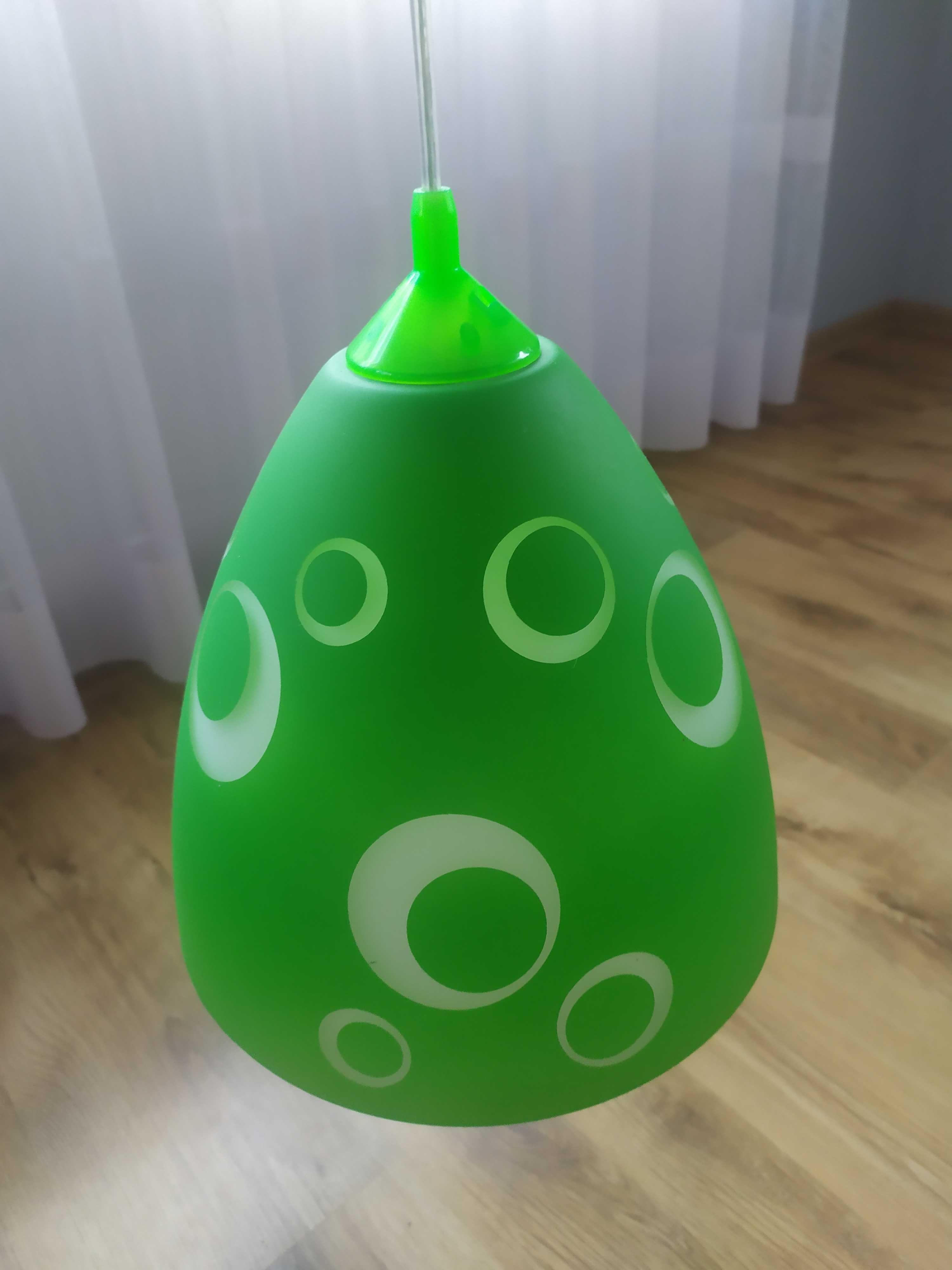 Zielona wisząca lampa do pokoju dziecięcego