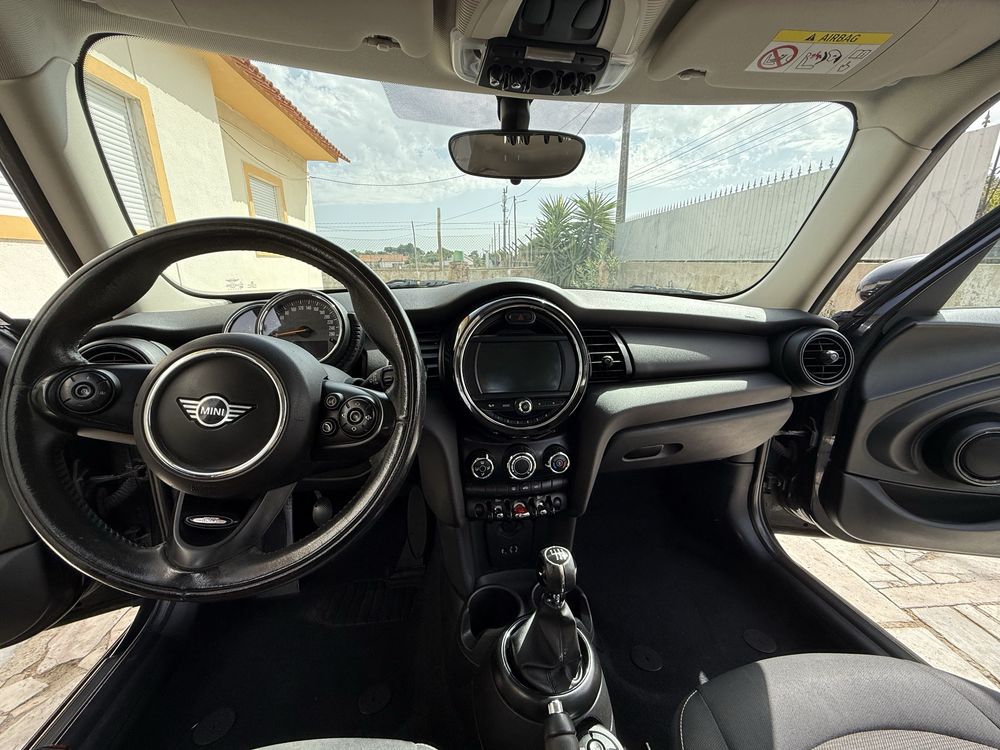 Mini Cooper D Preto