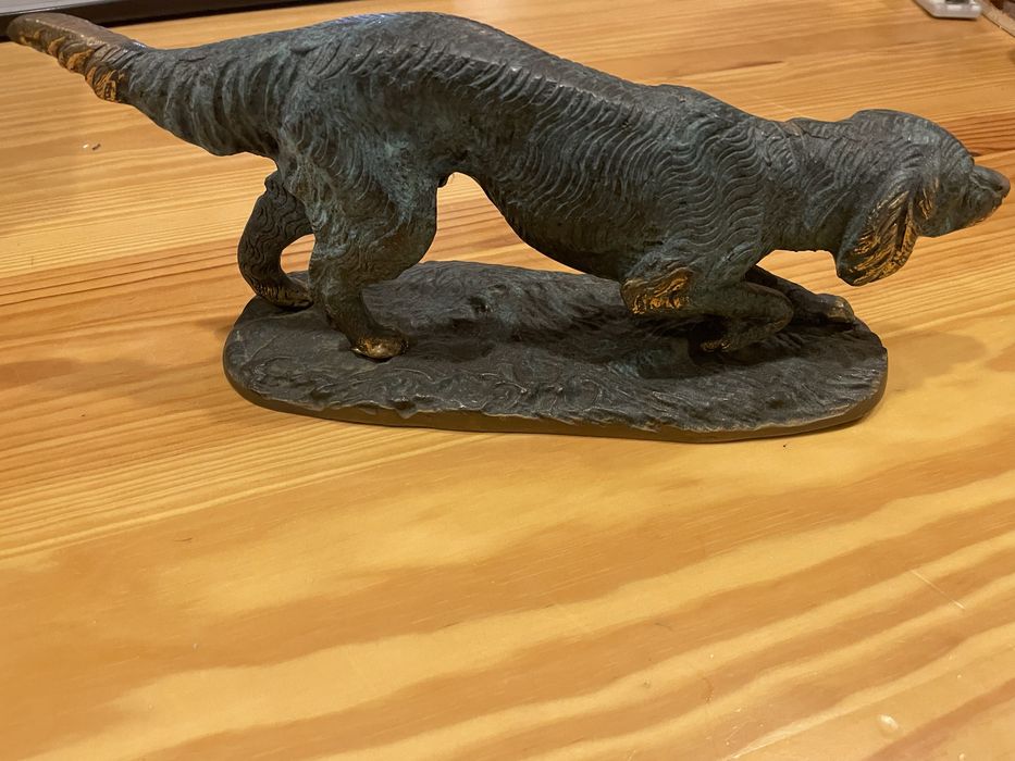 Escultura de cão setter em bronze