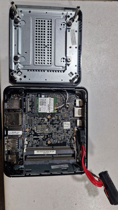 Komputer intel nuc asrock