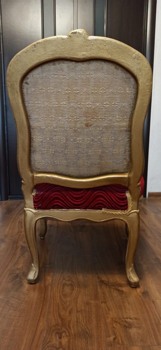 Антикварне крісло