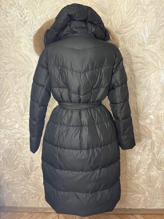 Жіночий зимовий пуховик з натуральним хутром