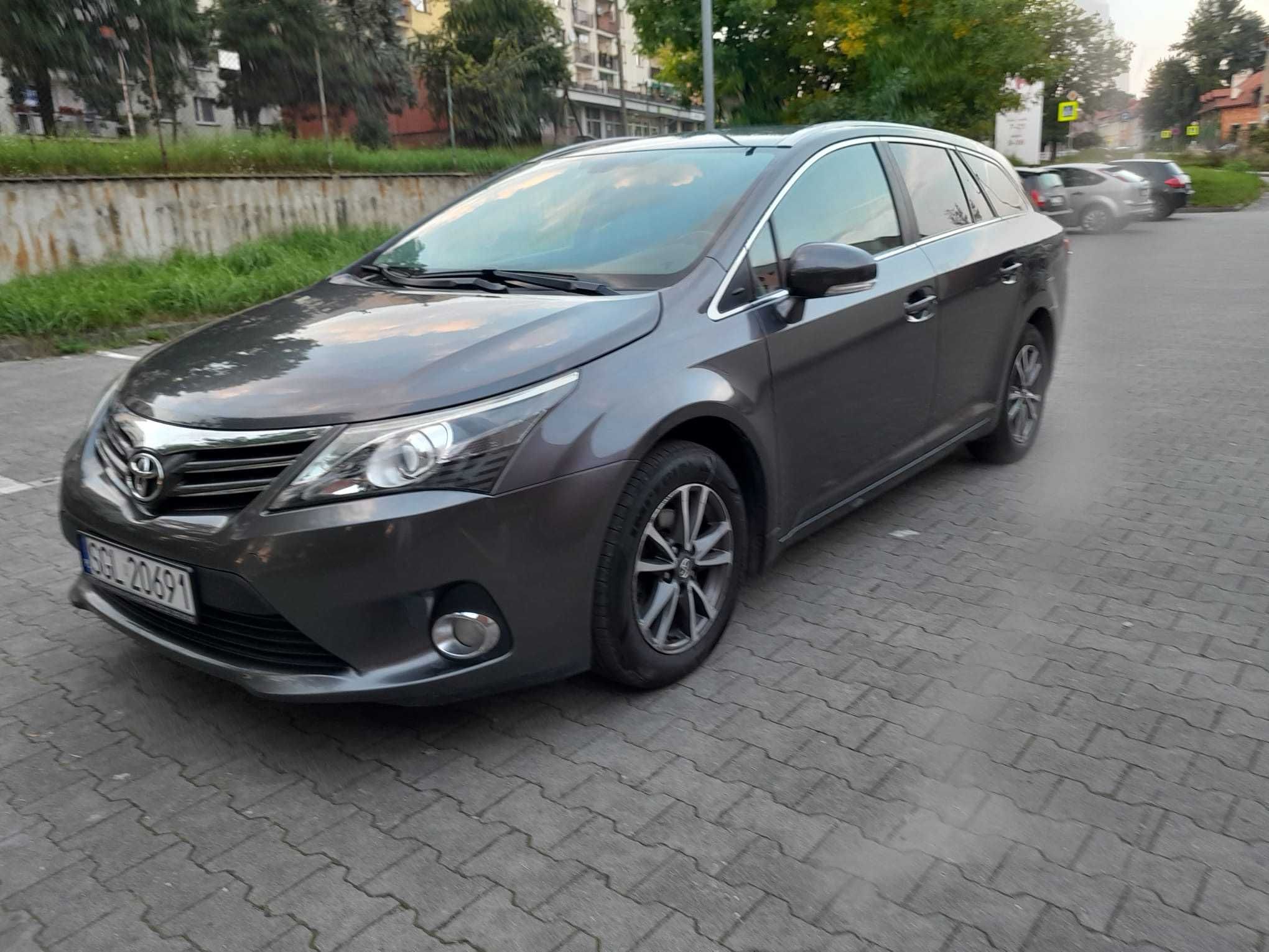 Toyota Avensis zadbana, bogate wyposażenie, ZAREJESTROWWNE