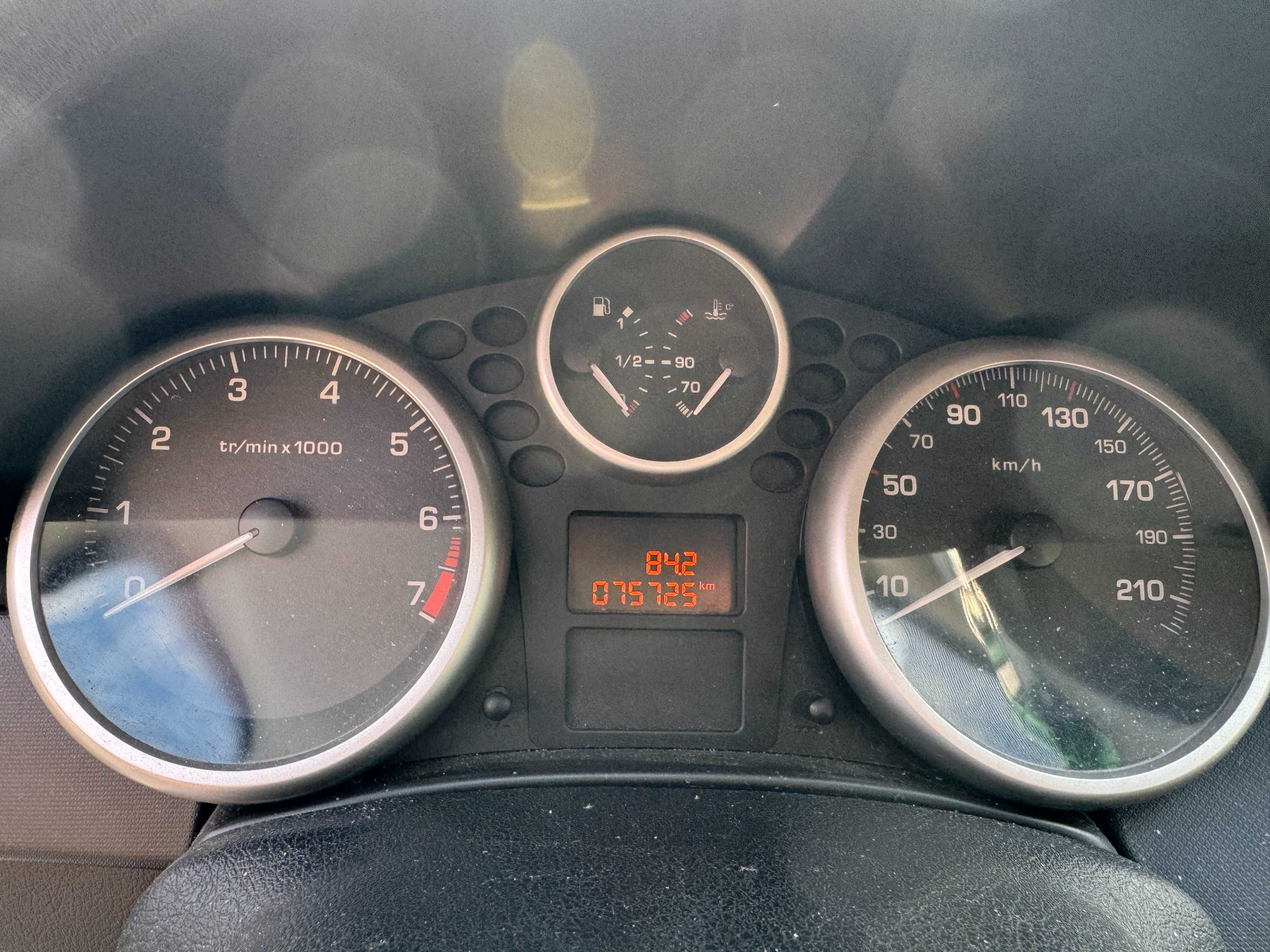 Sprzedam Peugeot 207 1.4 benzyna 2007 rok 75 tys km
