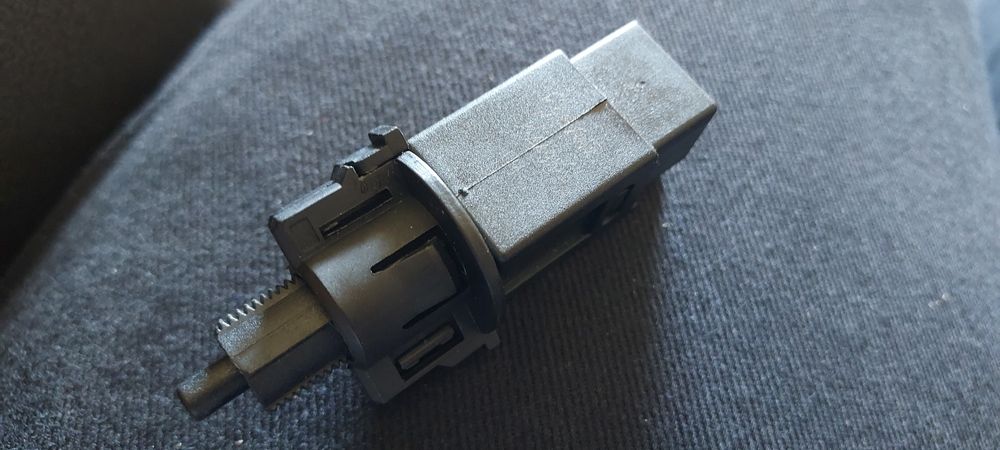 Interruptor luz travão traseiro Nissan Micra