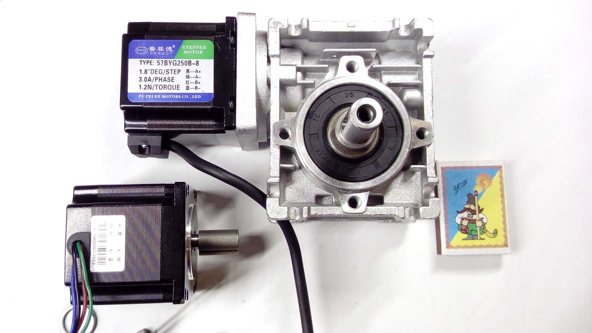Червячный редуктор NMRV030 вал 11-14 мм (под шаговые двигатели Nema23)