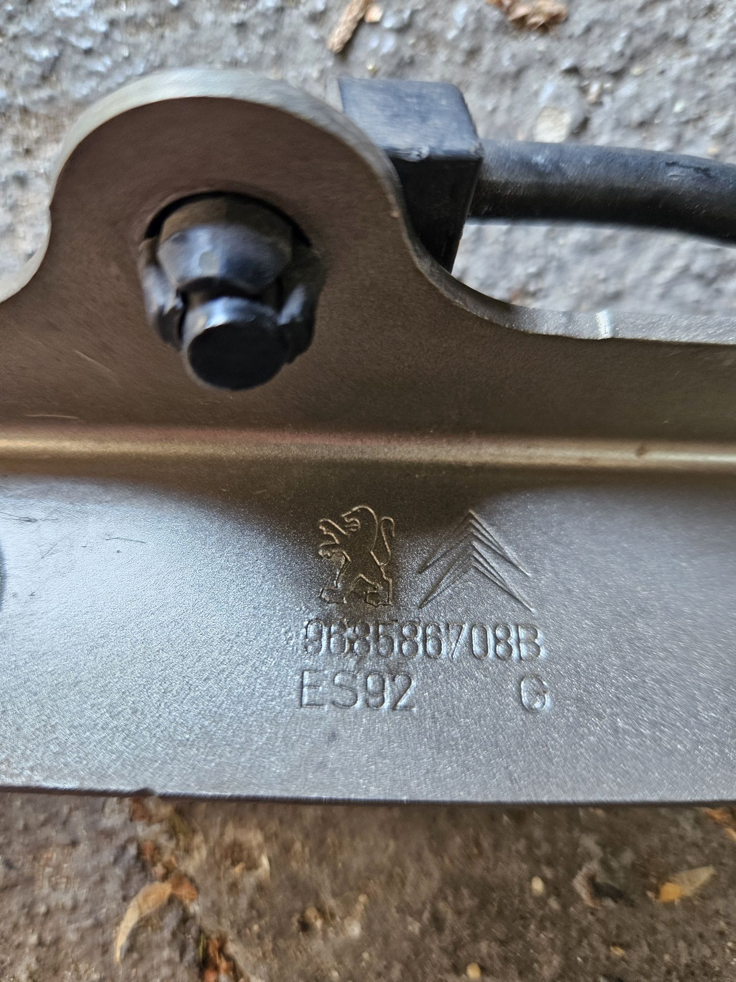 Peugeot 5008 zawiasy maski przód L i P kolor EVGC
