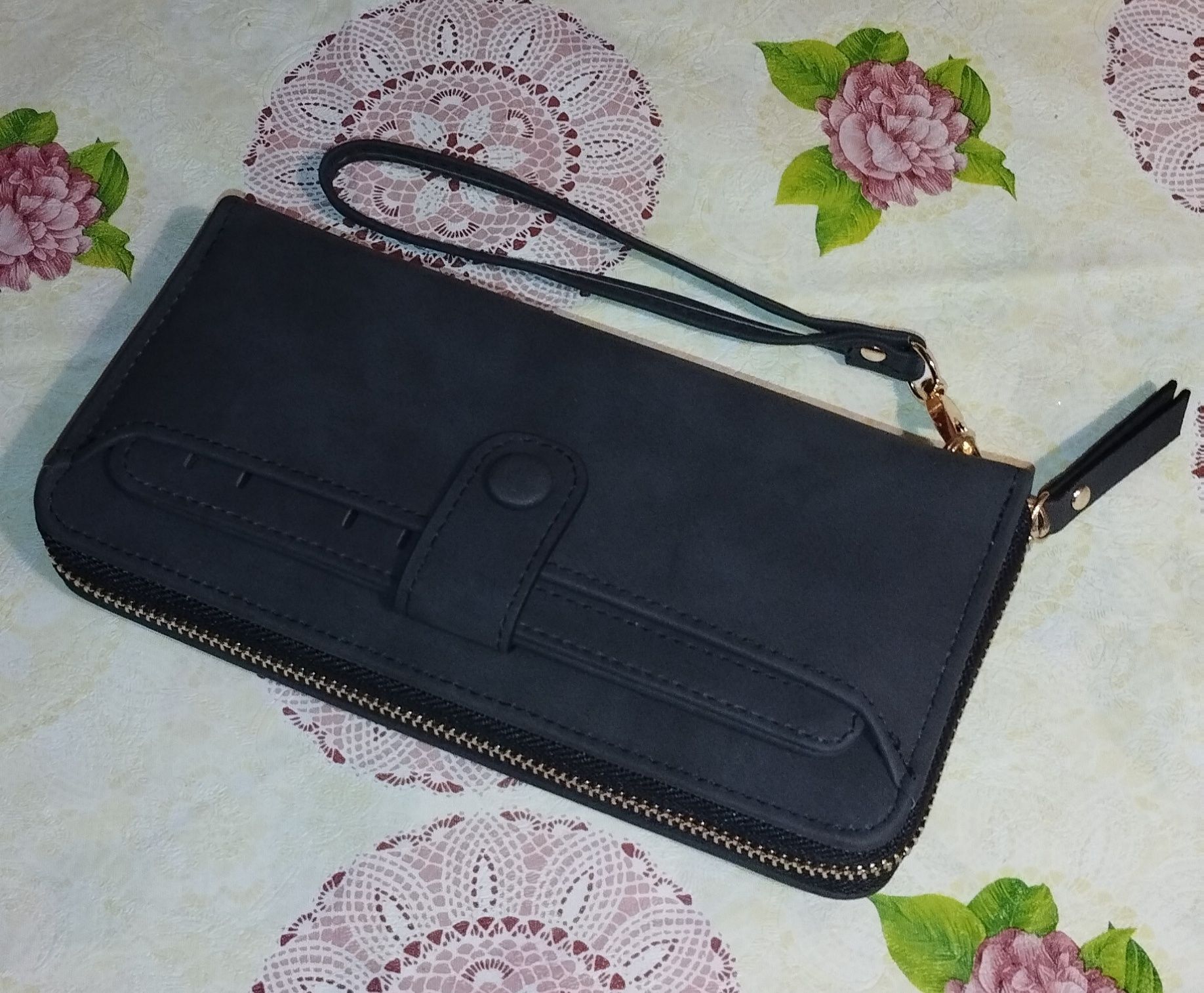 Продам жіночий гаманець клатч портмоне ,темно- сірого кольору .