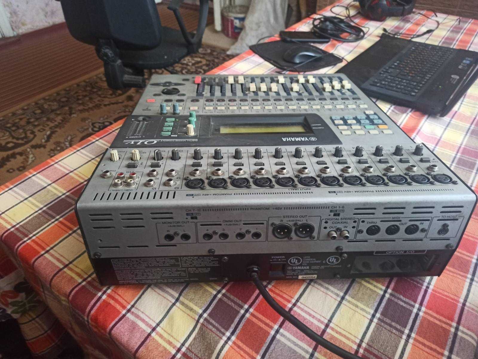 мікшерний пульт YAMAHA 01V