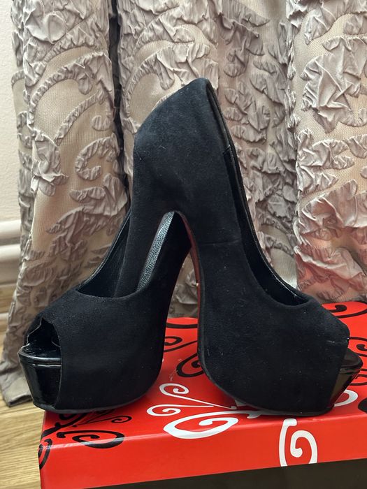 Жіночі босоніжки