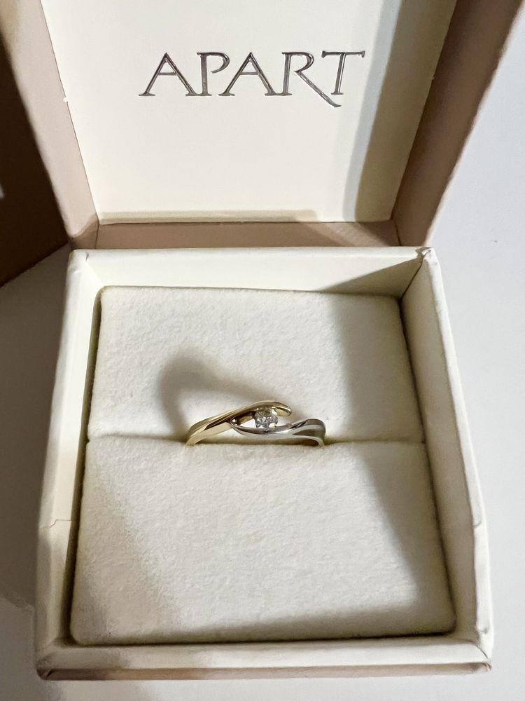 Pierścionek Apart diament 0,07 ct. białe i żółte złoto 585 rozm. 11.