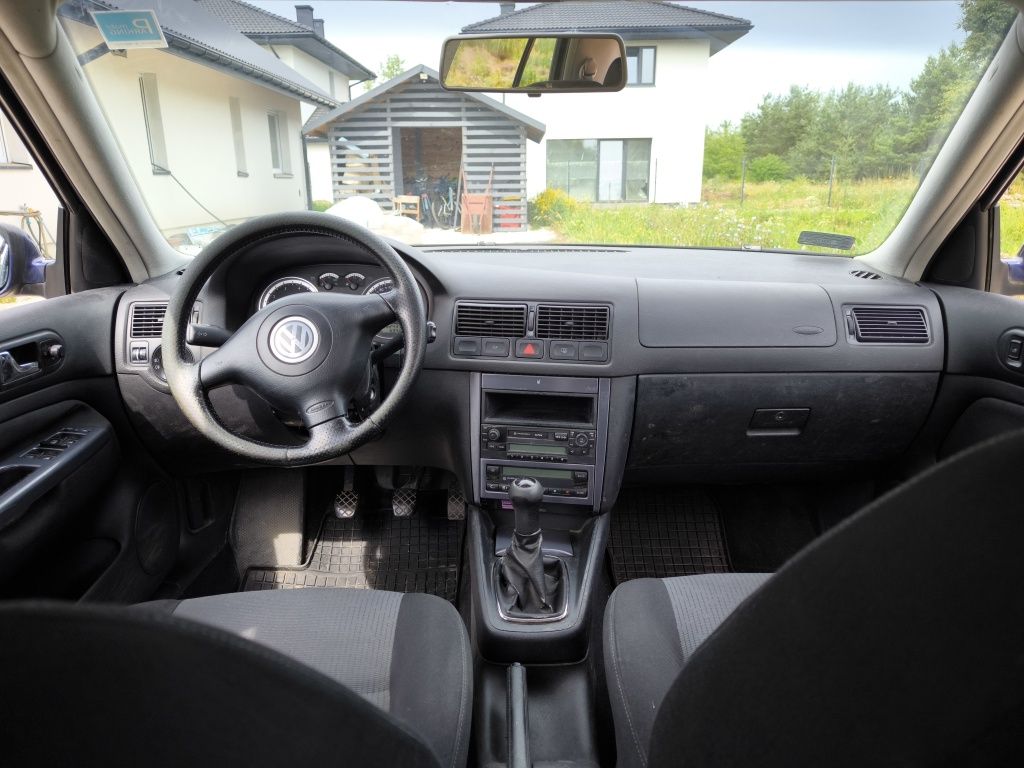 Volkswagen Golf 4 2003r. Benz+Gaz, dwa komplety opon, bezwypadkowy