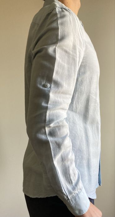 Camisa azul clara tamanho M