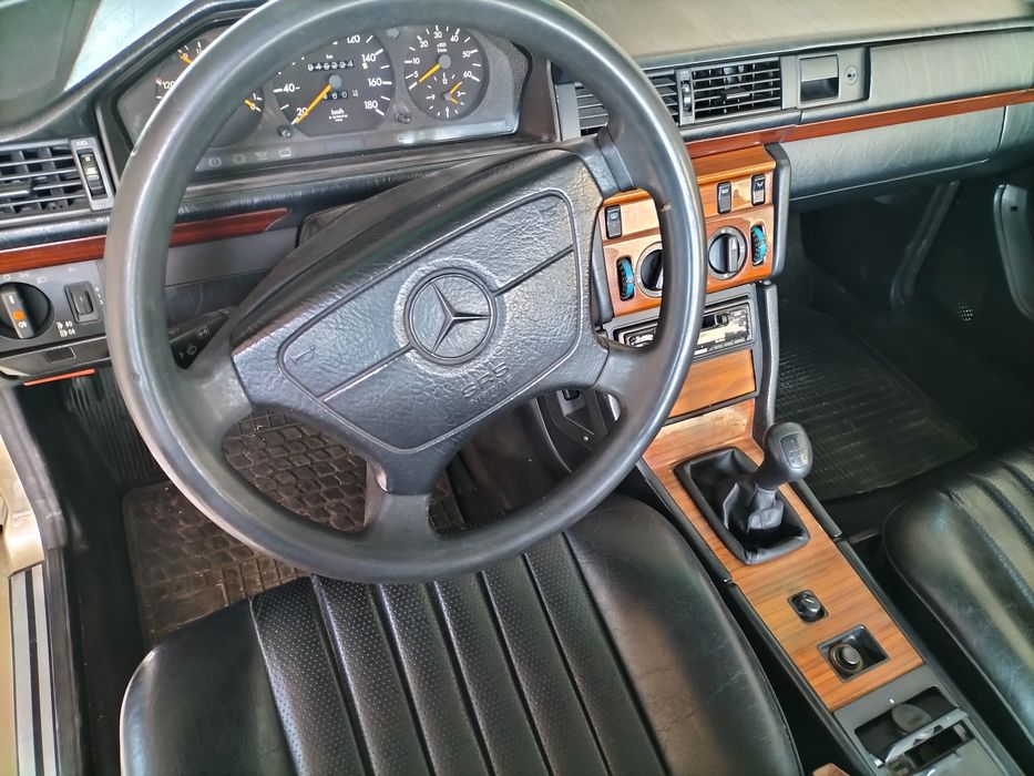 Mercedes-Benz E200 D