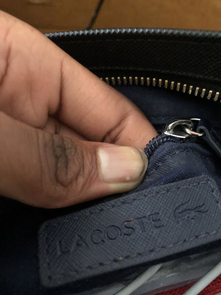 Bolsa da lacoste como nova
