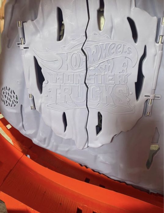 Duza baza hot wheels monster truck