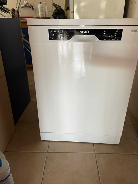 Máquina de lavar a loiça em bom estado