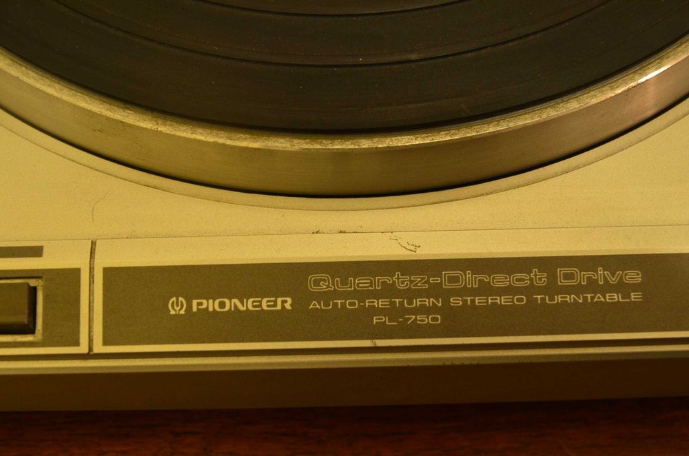 Gira Discos Pioneer PL-750 Direct drive