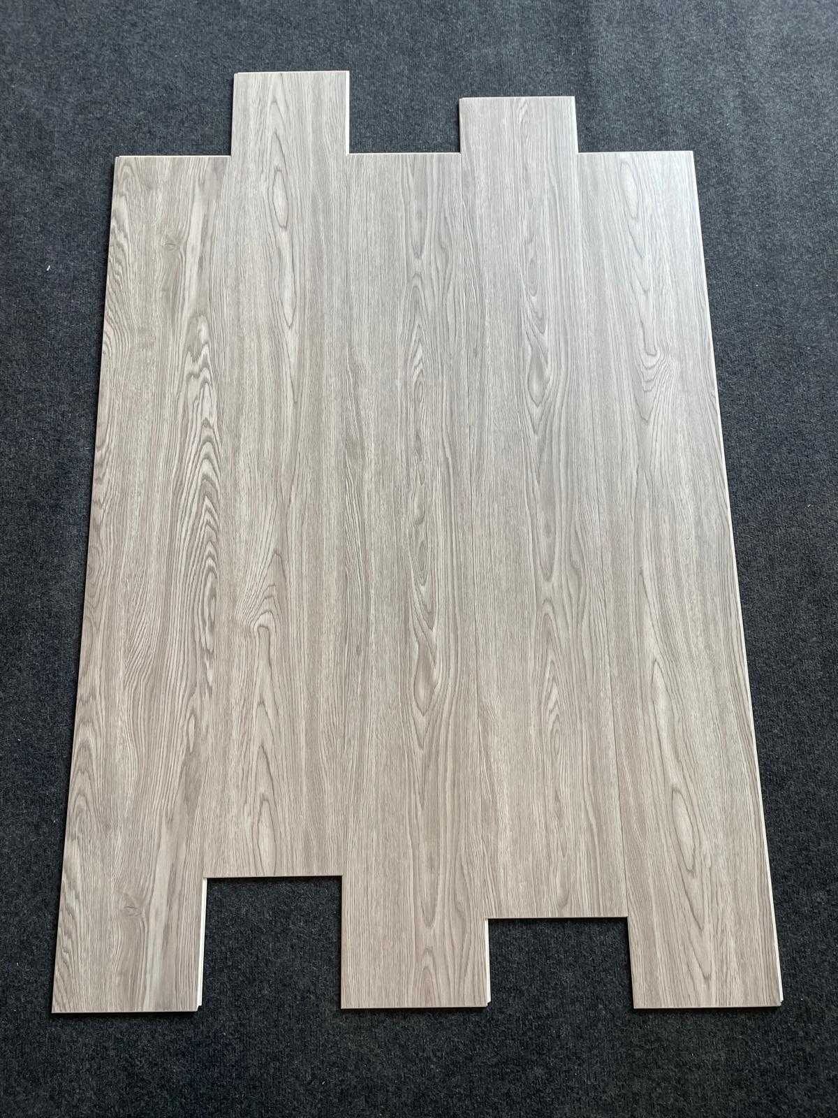 Panel podłogowy winylowy ze zintegrowanym podkładem Click 178x1210x5+1