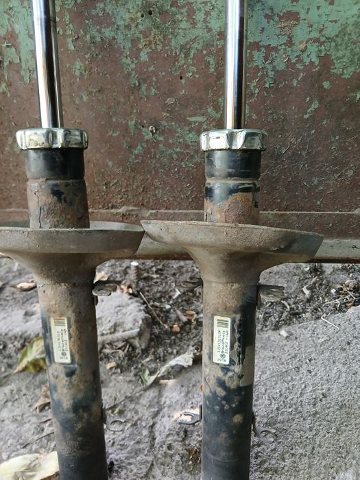 Продам передни стойки шкода