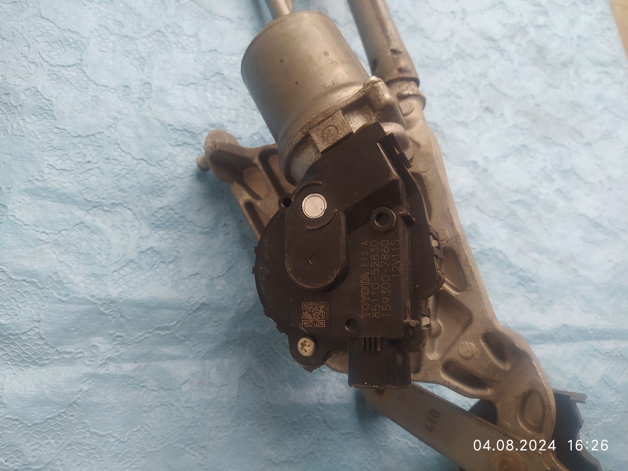 Toyota Prius C. 85110-52830.трапеція дворников.