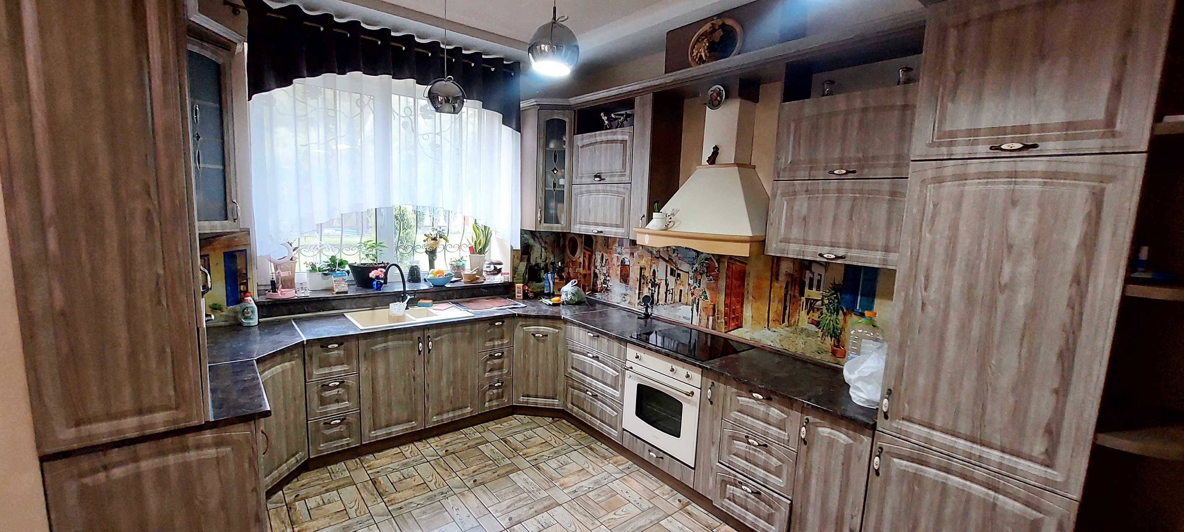 ДОМ (215м.кв).4 спальни.10 соток.Ландшафт.Баня 58000грн