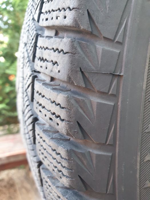 215 65 16  Hankook Winter Izept IZ2
