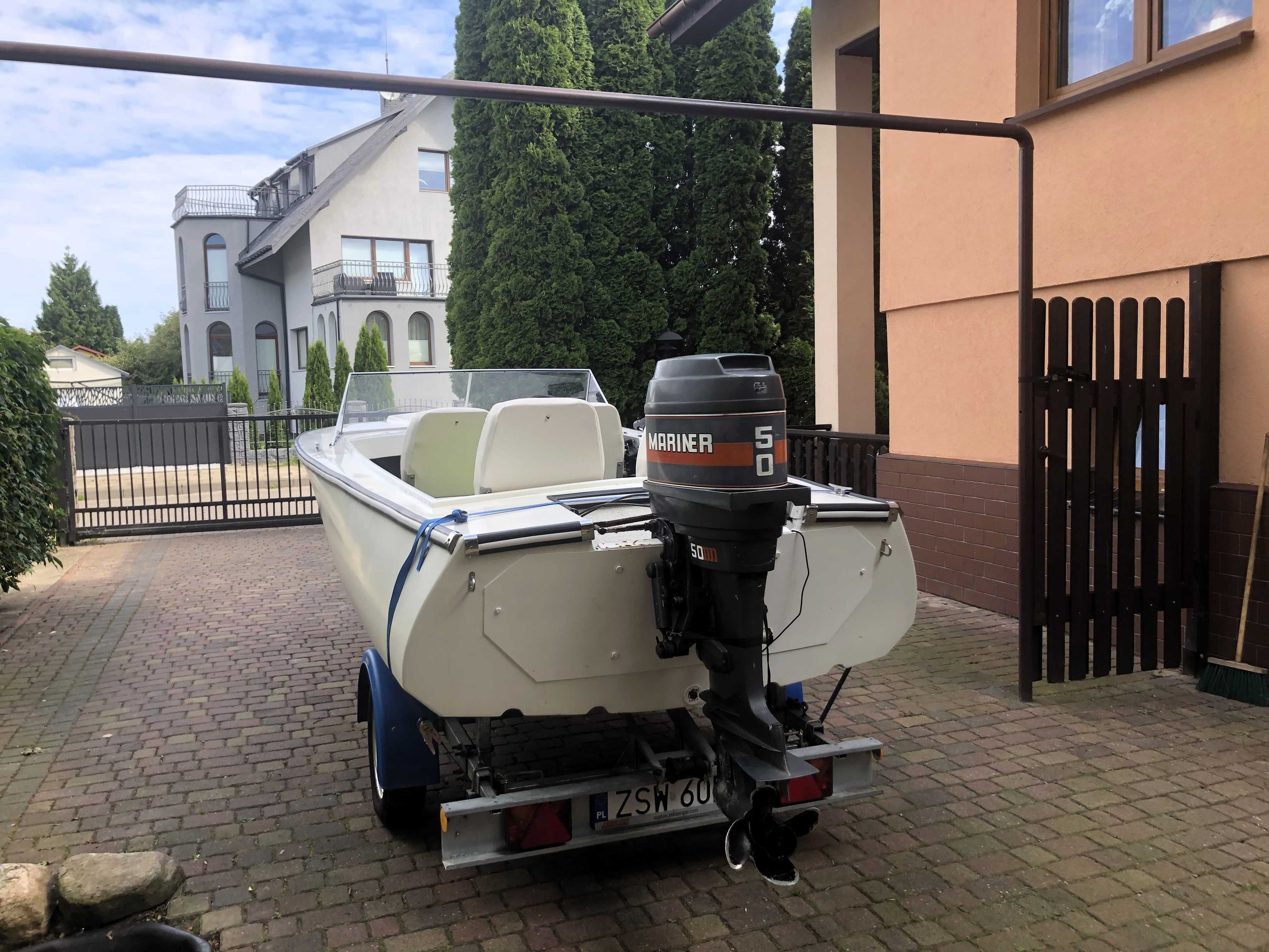 Łódź motorowa z silnikiem Mariner 50KM z przyczepą