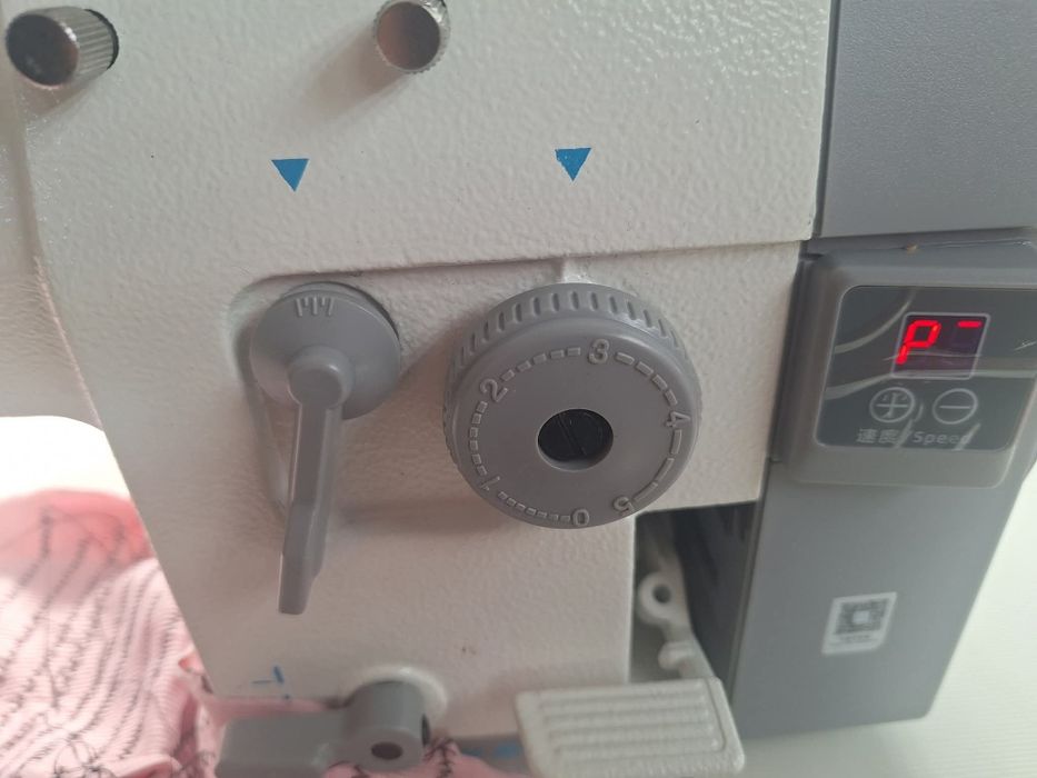 Maszyna przemyslowa jack zygzak 20u93z 
Maszyna użyta kilka razy. Stan