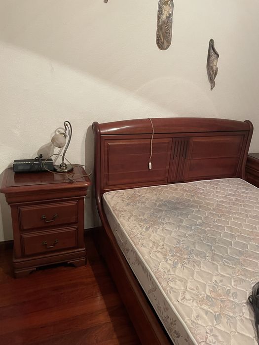 Venda de quarto de casal em madeira de cerejeira