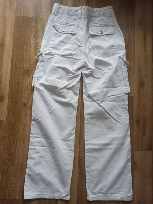 Białe bojówki Breshka