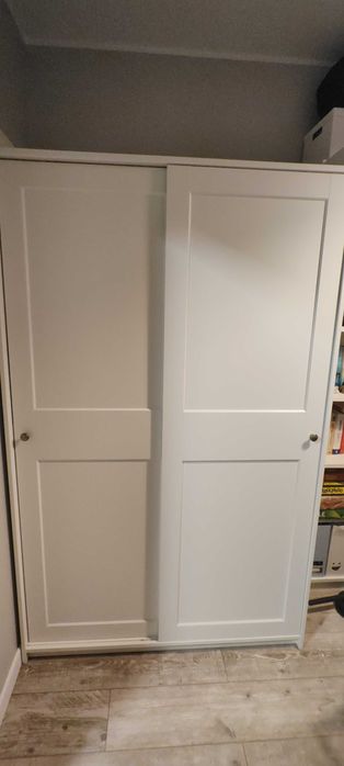 Biała Szafa z drzwiami przesuwnymi Ikea Hauga  118x55x199 jak nowa