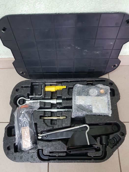 Peugeot 108 208 301 308 408 508 2008 3008 5008 Домкрат Ключ Крюк