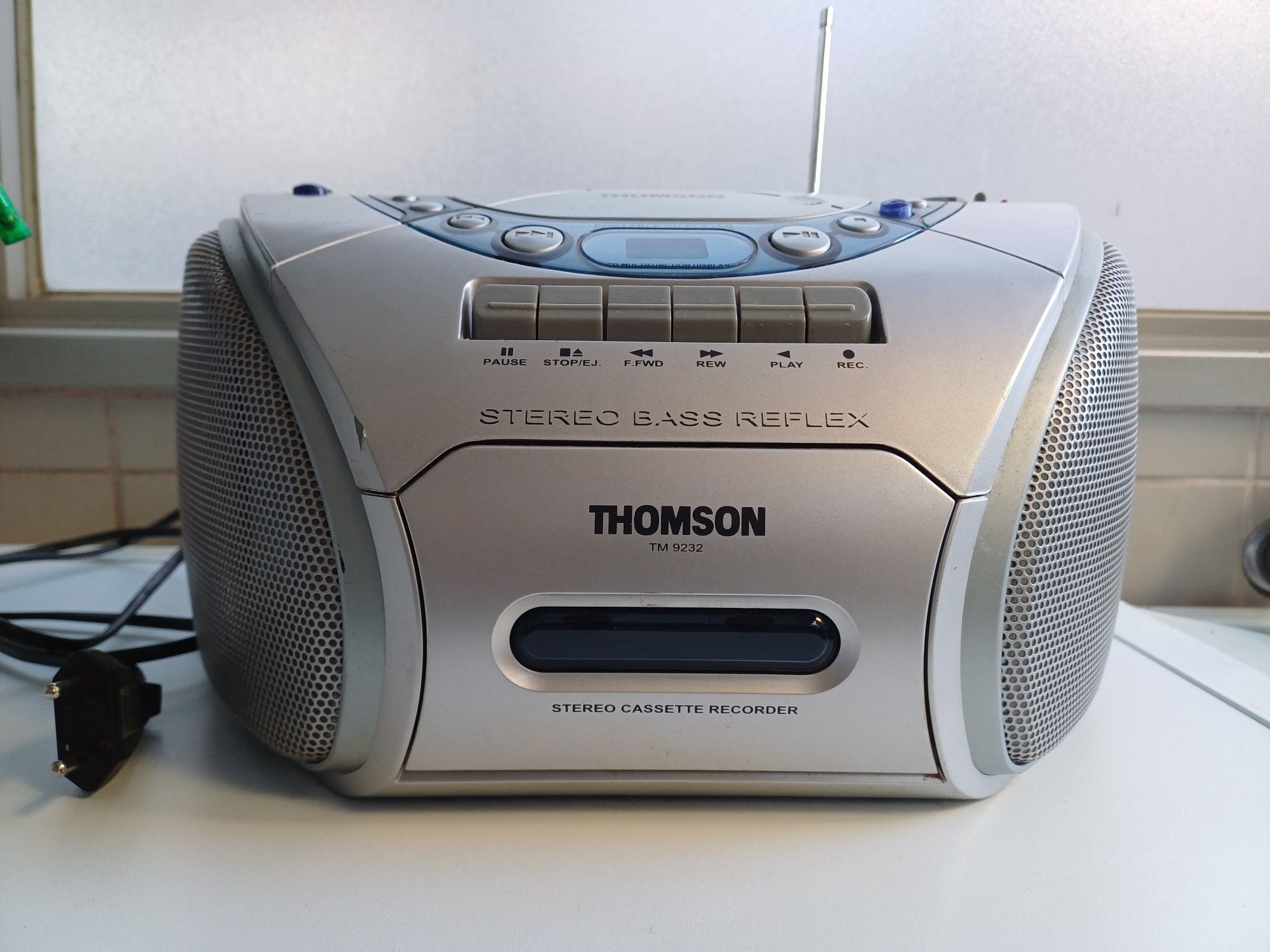 Rádio com leitor de CDs/cassetes da THOMSON