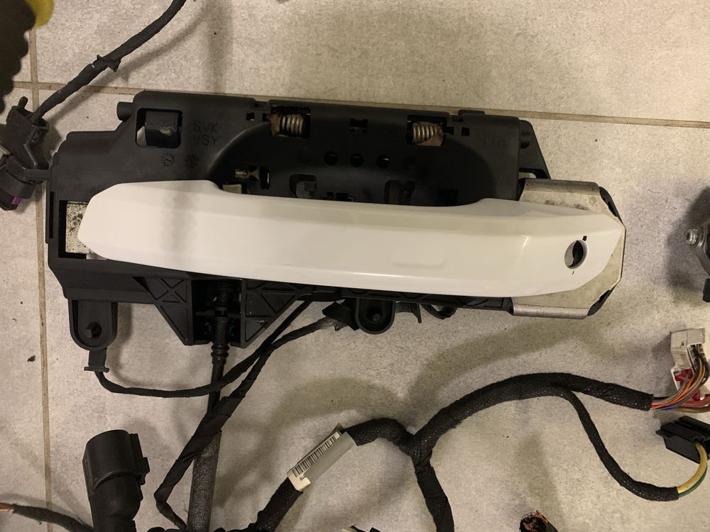 Klamki Audi A4 S4 B9 komplet led keyless podświetlane ambiente ls9r