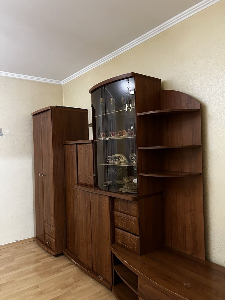 Стенка в вітальню