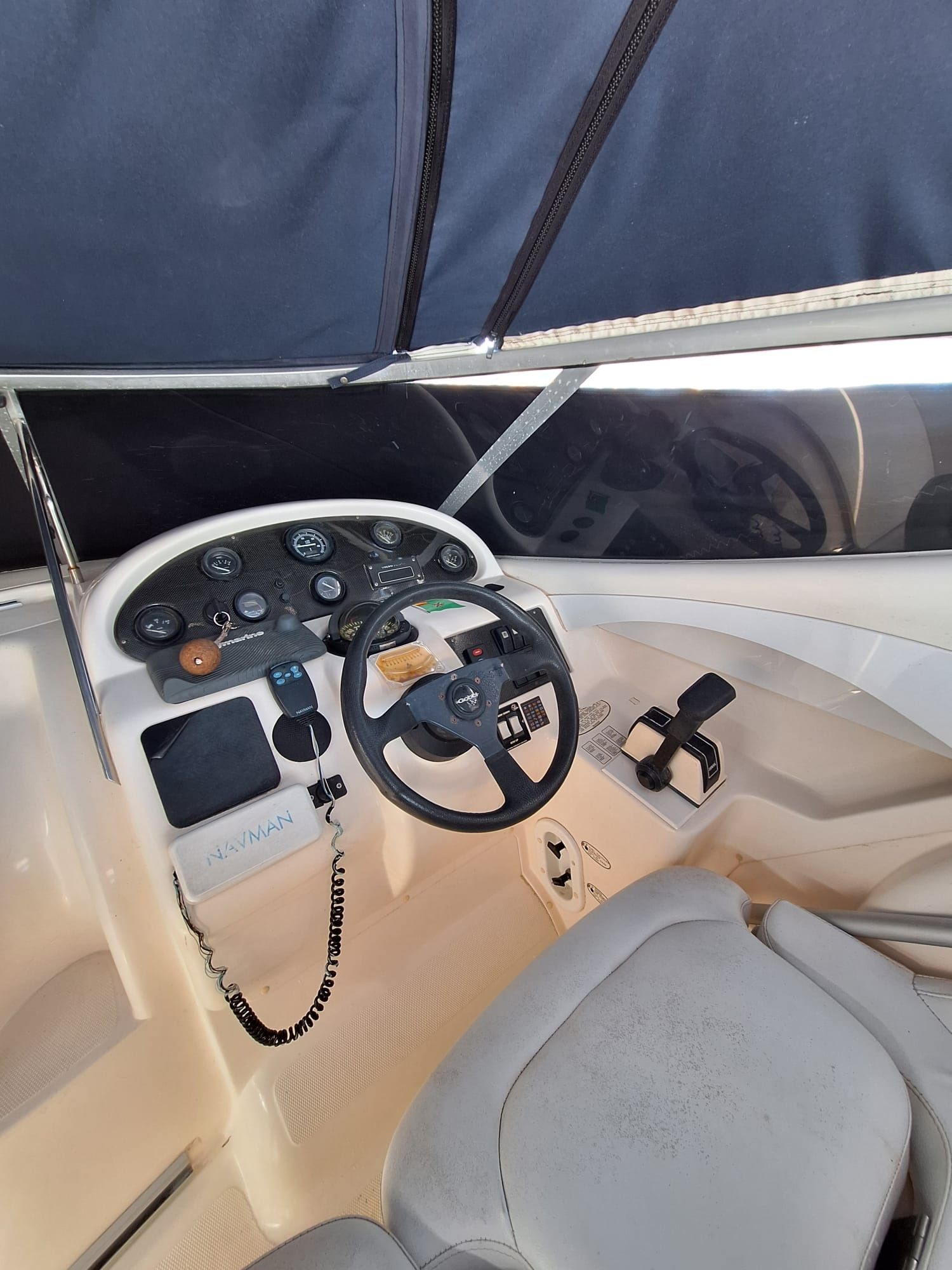 Barco gobhi 245 cabin