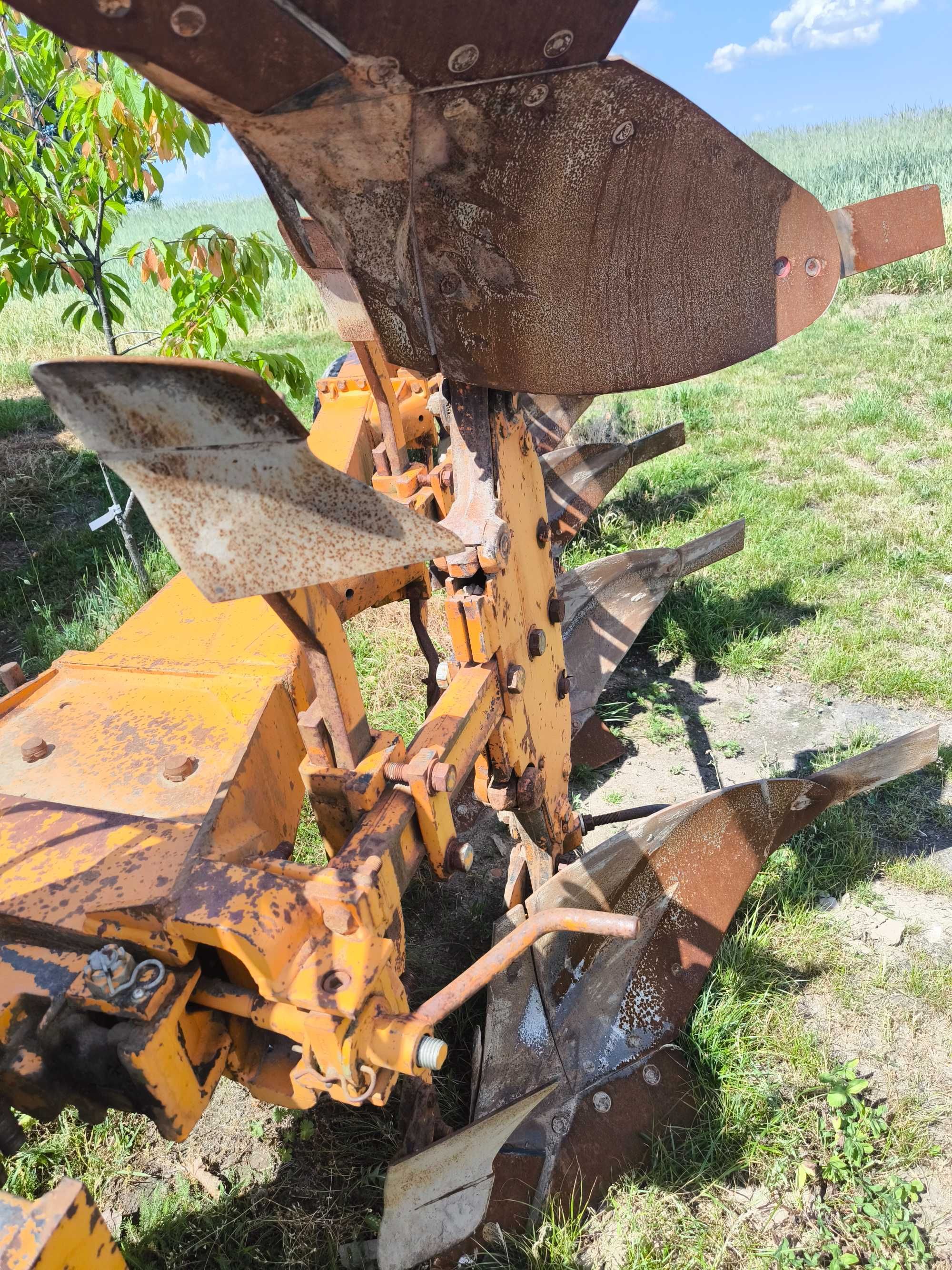 Pług obrotowy 4skibowy huard