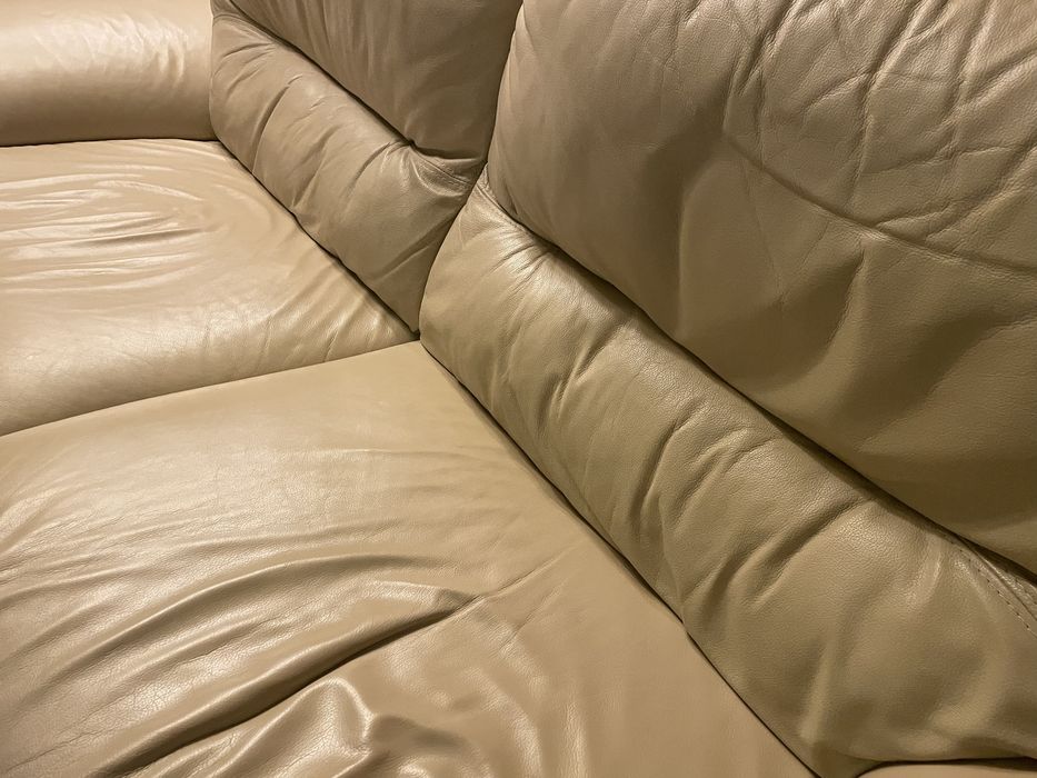 Sofá de pele creme