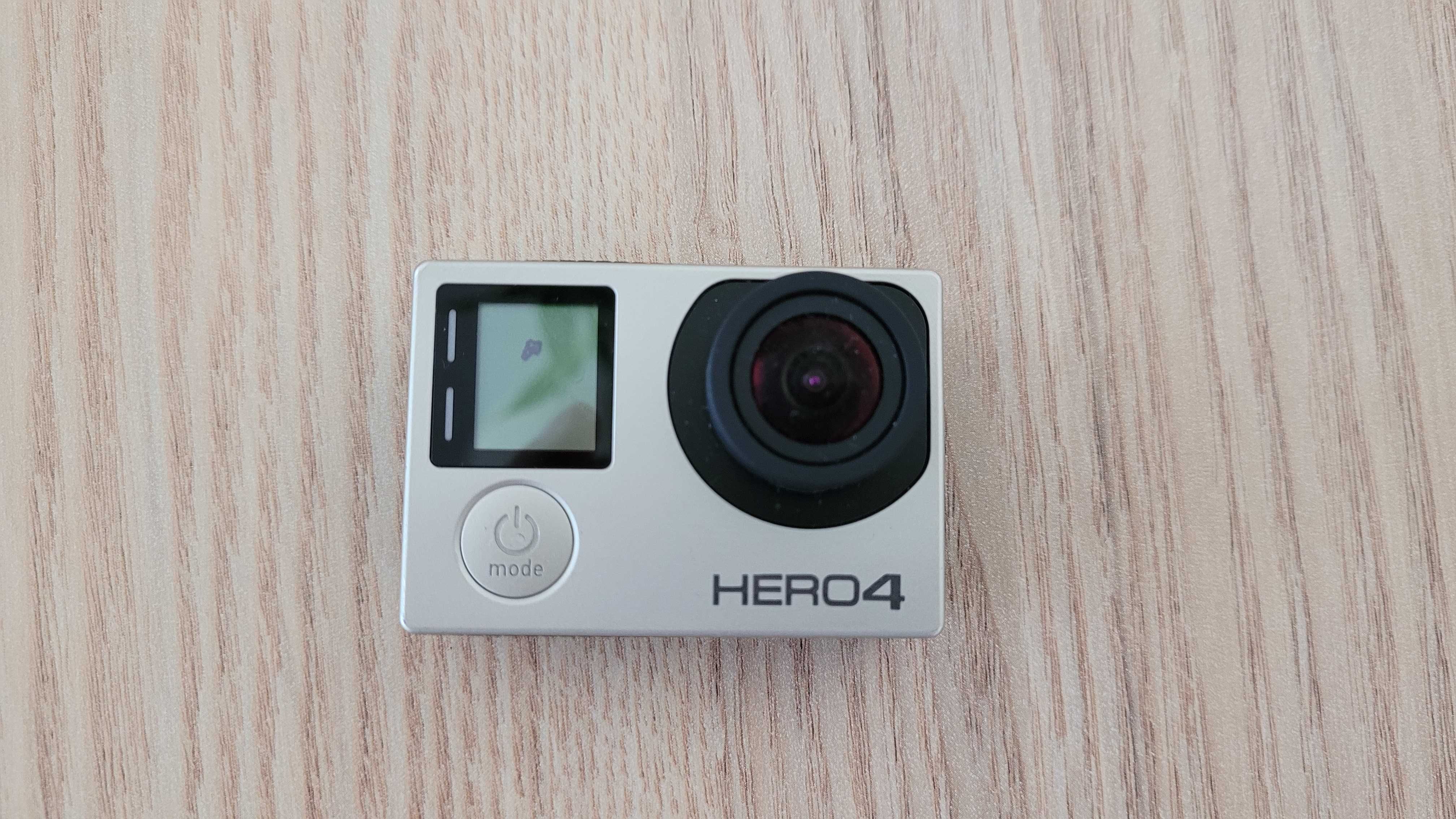 GoPro Hero 4 Silver com 2 cartões SD 64GB, 2 baterias e acessórios