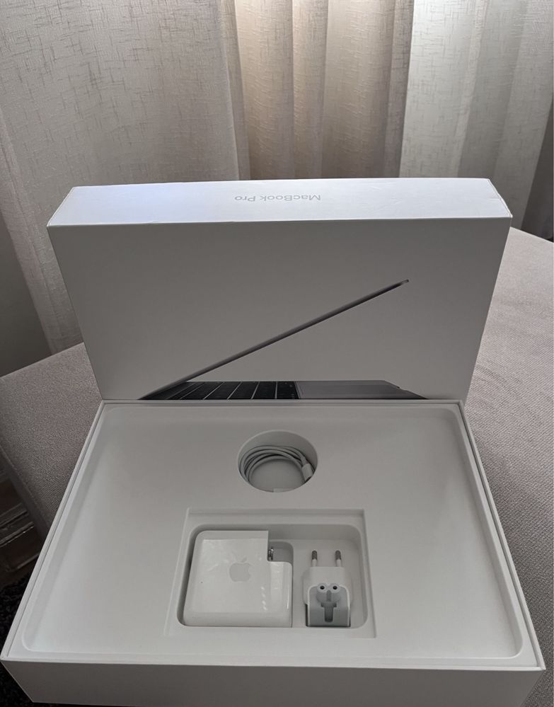 MacBook Pro como novo (13-inch, 2017, Two Thunderbolt 3 ports)