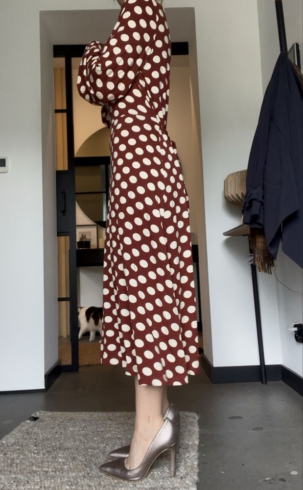 Midi brązowa, elegancka sukienka w grochy