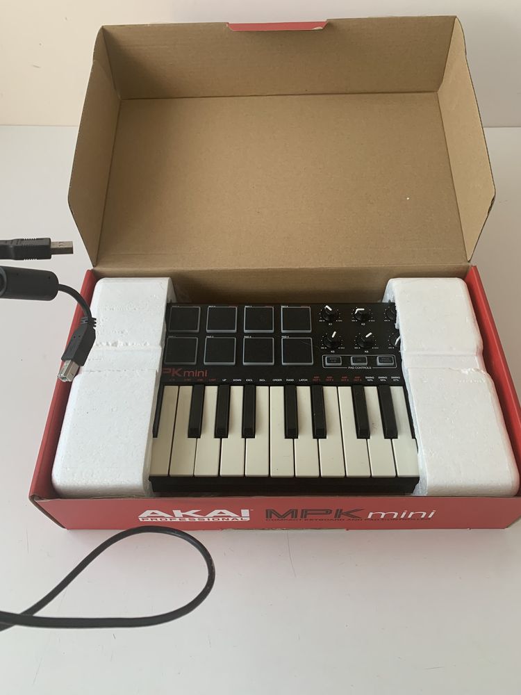 Мидиклавиатура AKAI MPK mini