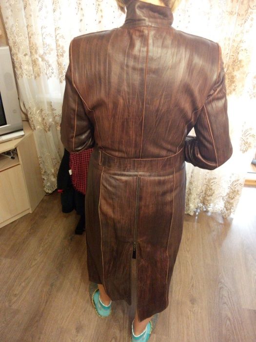 Продам кожаный женский плащ с Турции 46-48 размер
