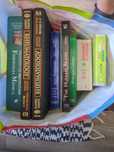 Livros de medicina e também dicionário 1° ciclo